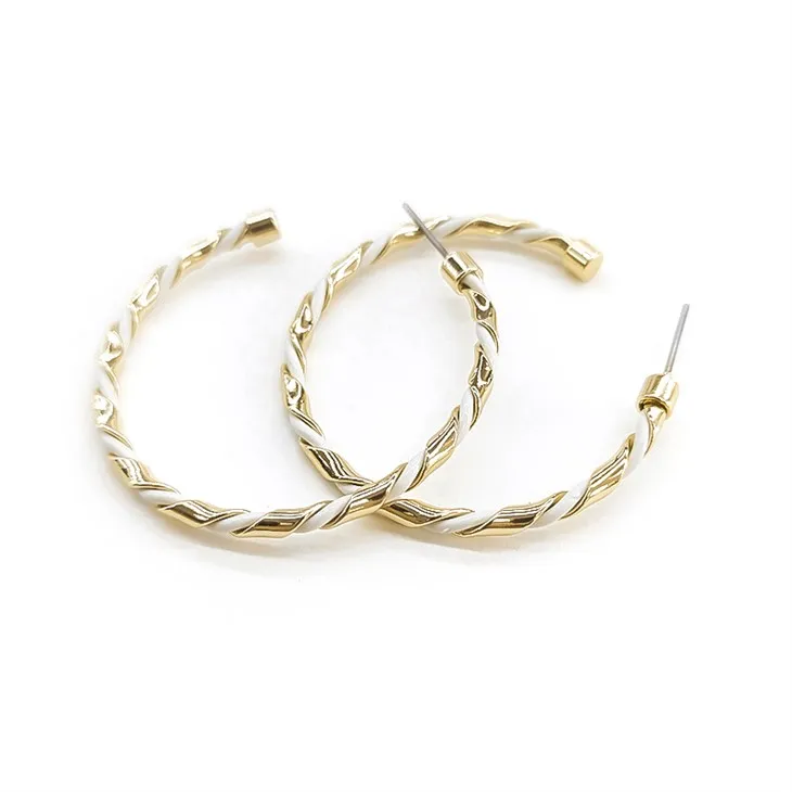 עגיל קסם בטקסטורת זהב