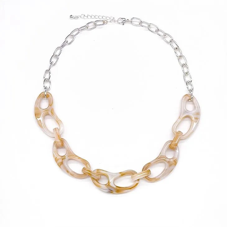 שרשרת כסף מודגשת